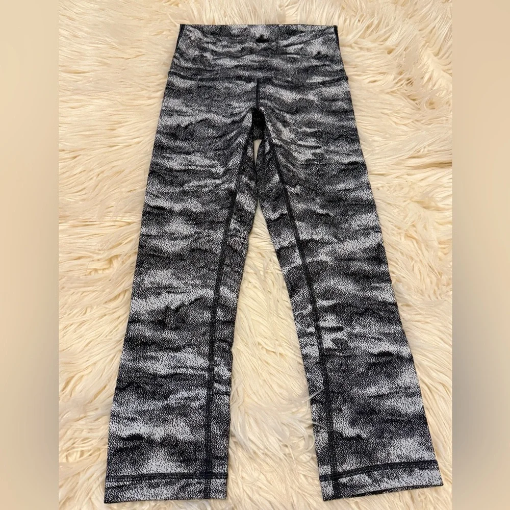 Lululemon Wunder Under Leggings Size 4